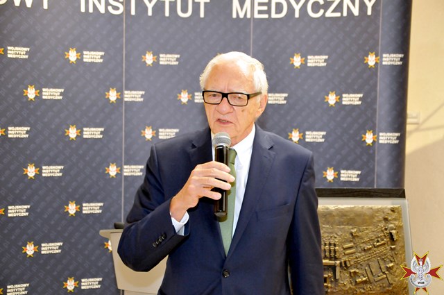 Witold Rużyłło laureat 3 edycji nagrody szpitala ujazdowskiego z mikrofonem