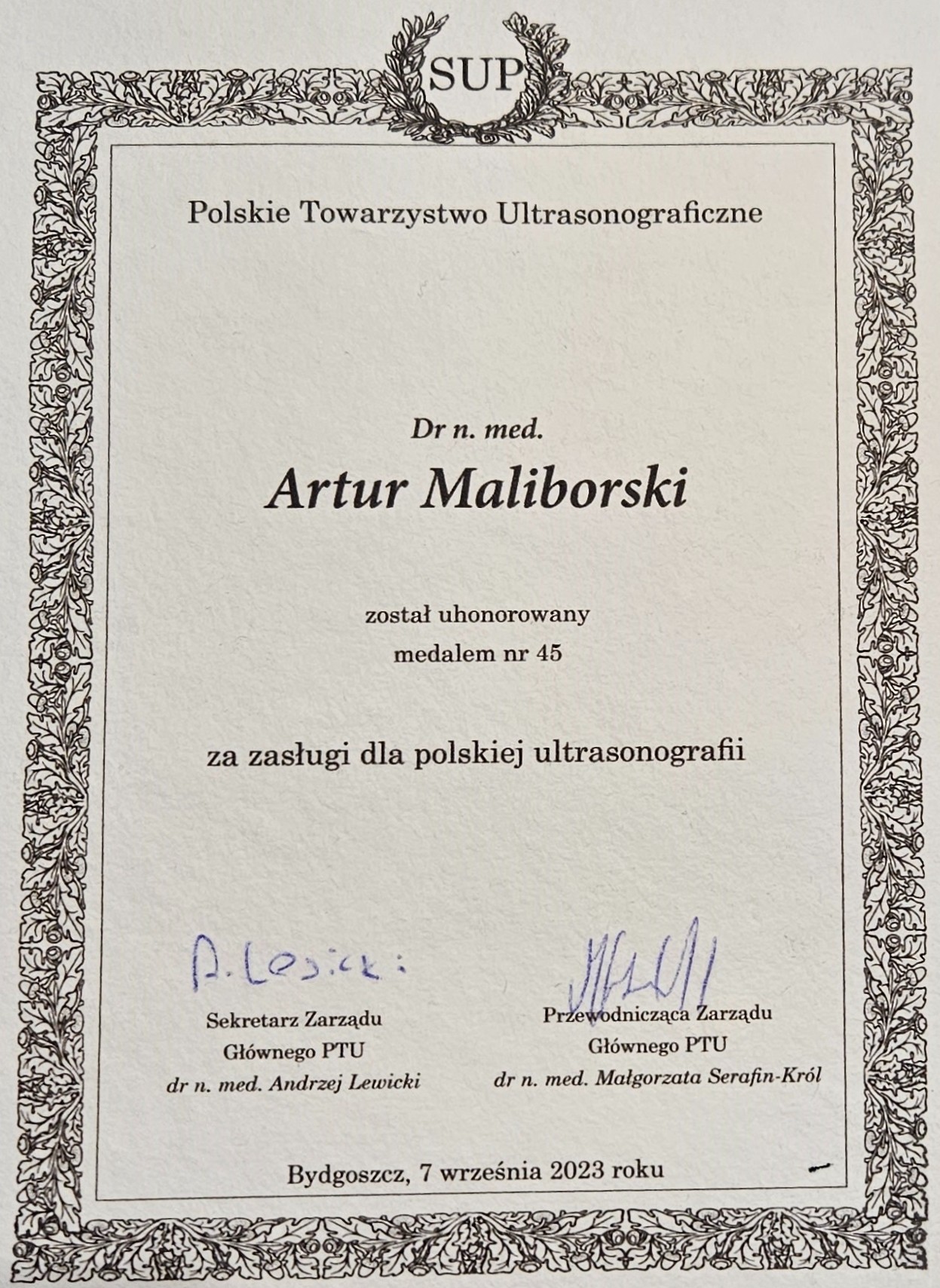 SUP Polskie Towarzystwo Ultrasonograficzne Dr n. med. Artur Maliborski został uhonorowany medalem nr 45 za zasługi dla polskiej ultrasonografii Sekretarz Zarządu Głównego PTU dr n. med. Andrzej Lewicki Przewodnicząca Zarządu Głównego PTU dr n. med. Małgorzata Serafin‑Król Bydgoszcz, 7 września 2023 roku