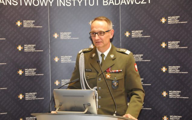 Czek na utworzenie RCMC. Dyrektor WIM przy mównicy.