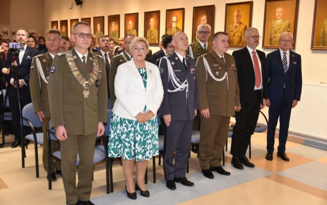 Rozpoczęcie roku akademickiego przez Dyrektora WIM w wojskowym instytucie medycznym.
