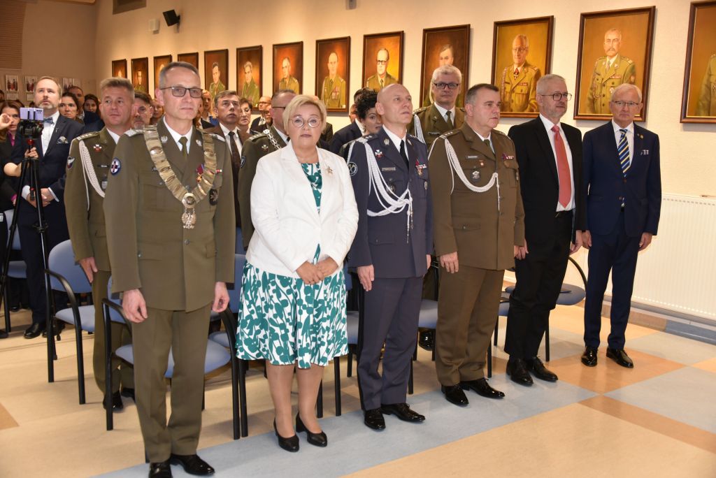 Rozpoczęcie roku akademickiego przez Dyrektora WIM w wojskowym instytucie medycznym.