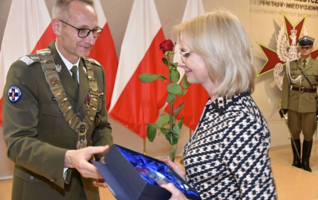 Rozpoczęcie roku akademickiego w wojskowym instytucie medycznym. Dyrektor WIM wręcza nagrody.