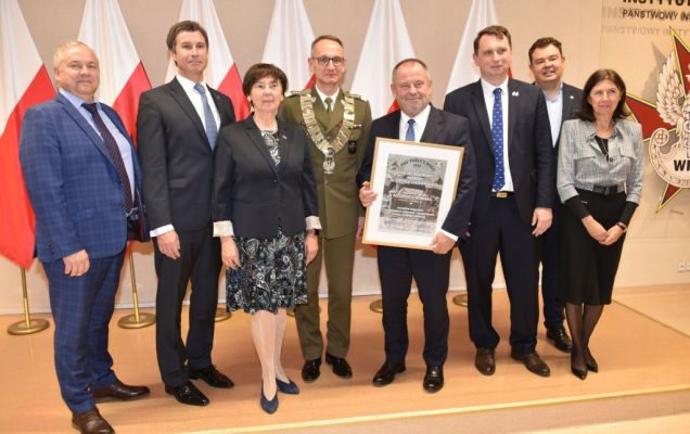 zdjęcie grupowe przewodniczących inauguracji nowego roku akademickiego 2023/2024