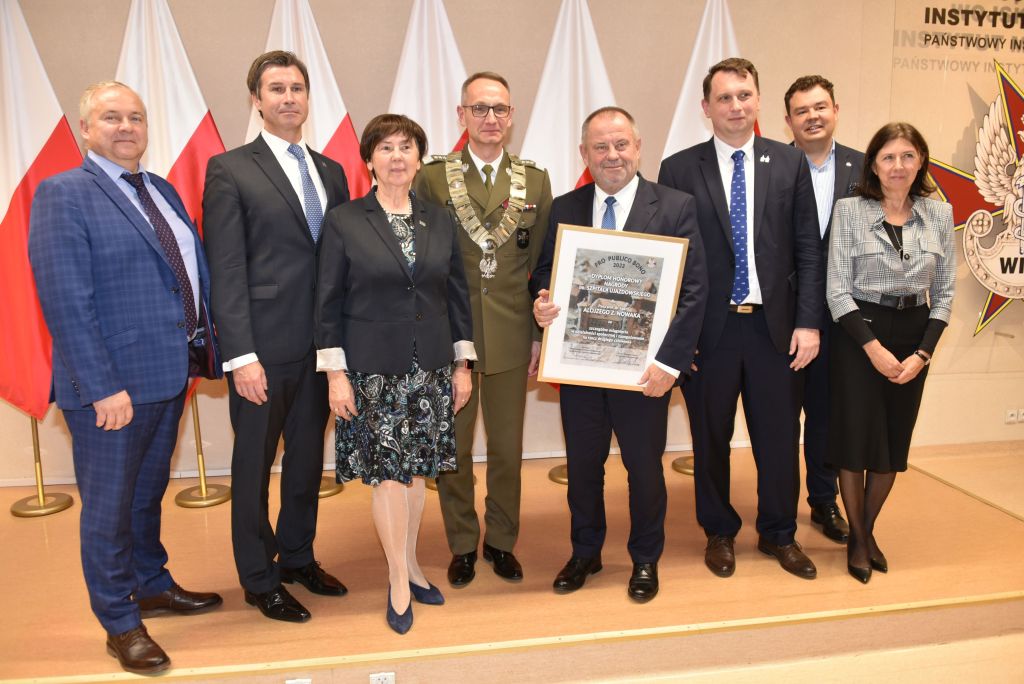zdjęcie grupowe przewodniczących inauguracji nowego roku akademickiego 2023/2024