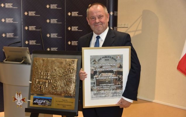 Rektor UW z dyplomem honorowym nagrody im. szpitala ujazdowskiego