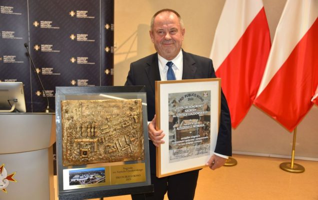 Rektor UW z dyplomem honorowym nagrody im. szpitala ujazdowskiego