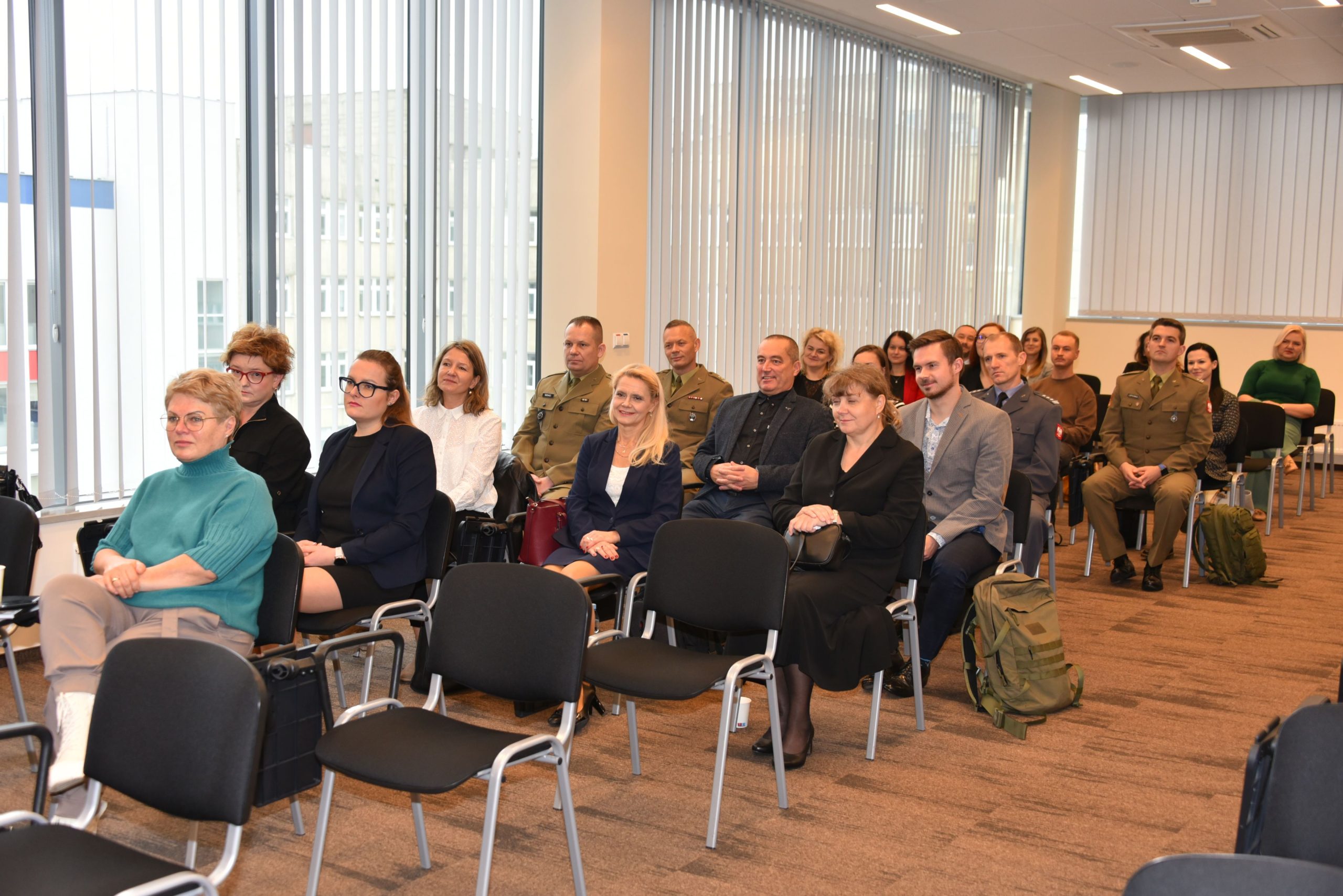 Inauguracja studiów podyplomowych mon 2023 w Wojskowym Instytucie Medycznym, uczestnicy wydarzenia.