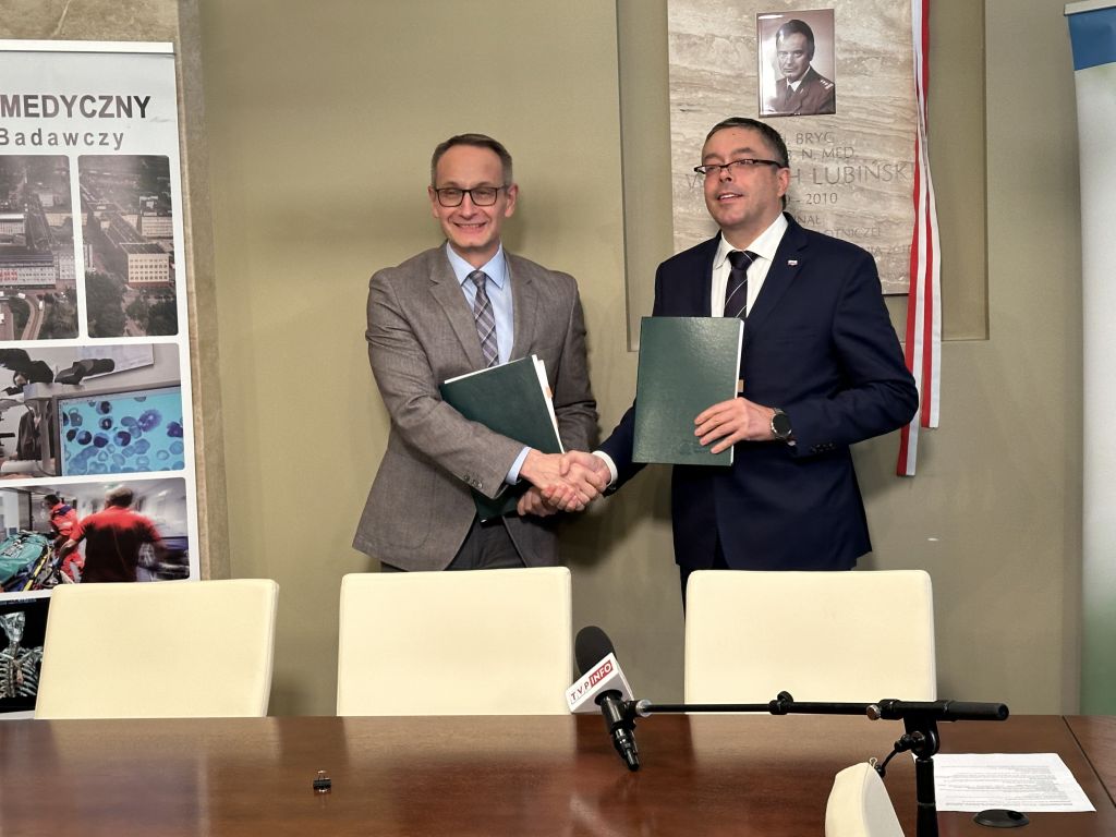 Termomodernizacja Wojskowego Instytutu Medycznego podpisywanie umowy z NFOŚiGW