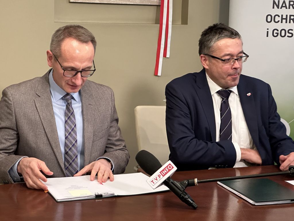 Termomodernizacja Wojskowego Instytutu Medycznego podpisywanie umowy z NFOŚiGW