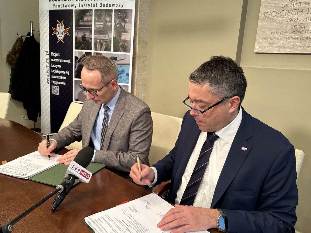 Termomodernizacja Wojskowego Instytutu Medycznego podpisywanie umowy z NFOŚiGW