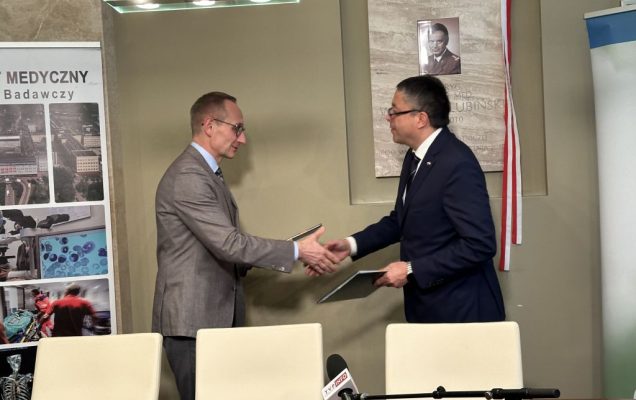 Termomodernizacja Wojskowego Instytutu Medycznego podpisywanie umowy z NFOŚiGW