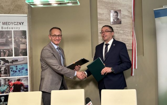 Termomodernizacja Wojskowego Instytutu Medycznego podpisywanie umowy z NFOŚiGW