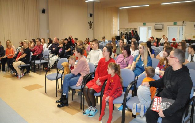 Mikołajki - Wojsko Polskie dzieciom - ujęcie na widownię