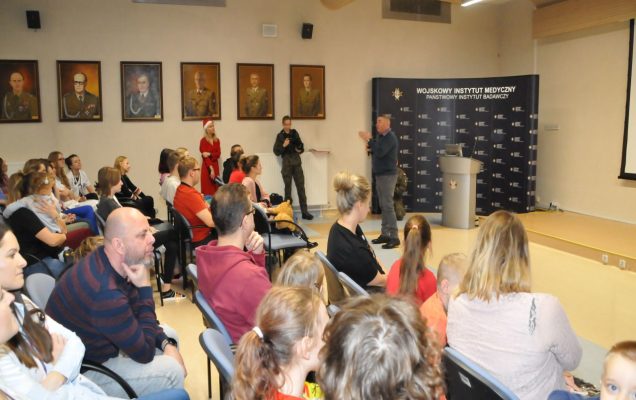 Mikołajki - Wojsko Polskie dzieciom - ujęcie na widownię