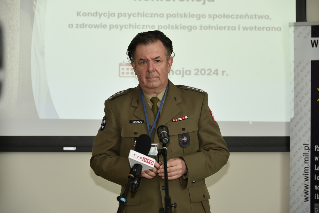 Płk dr n. med. Radosław Tworus – kierownik Kliniki Psychiatrii, Stresu Bojowego i Psychotraumatologii WIM-PIB Kondycja psychiczna polskiego społeczeństwa, a zdrowie psychiczne polskiego żołnierza i weterana
