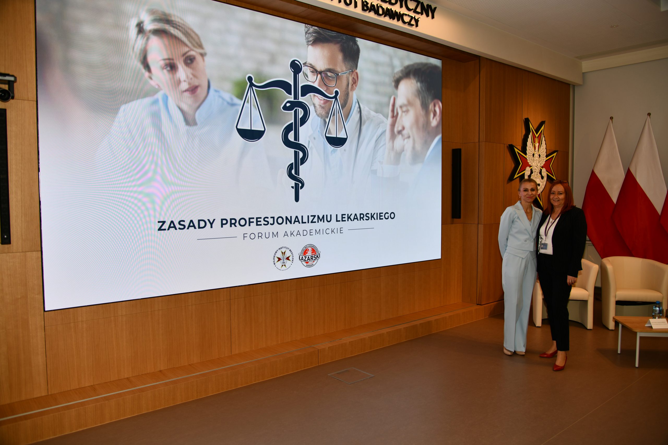 Małgorzata Złotkowska, kierownik Biura Dyrektora WIM-PIB, główny specjalista ds. komunikacji wewnętrznej i Katarzyna Adamska.