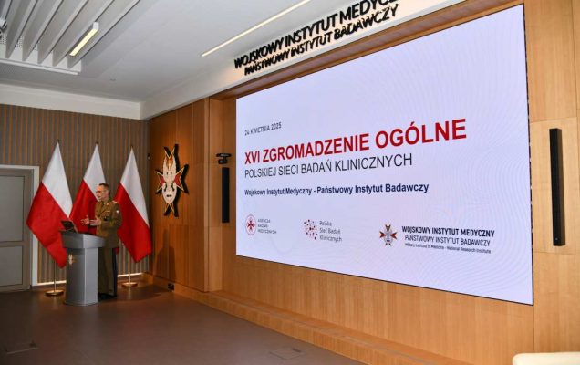 XVI Zgromadzenie Ogólne Polskiej Sieci Badań Klinicznych, Aula WIM-PIB. Dyrektor WIM-PIB podczas przemówienia,