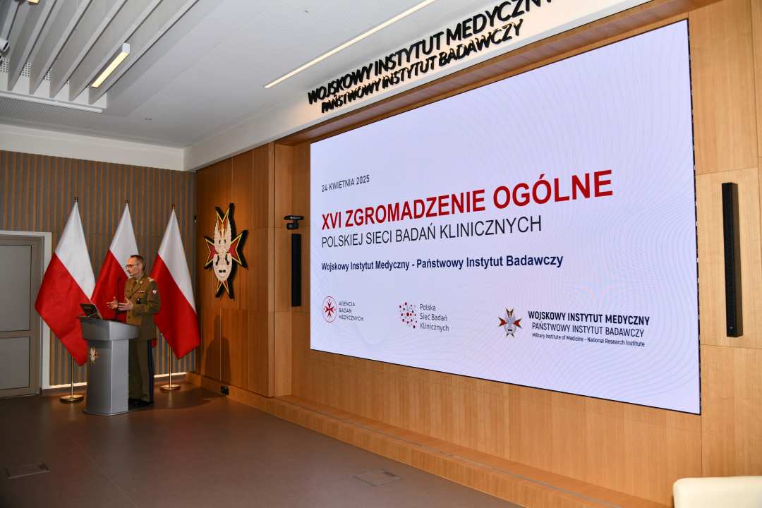 XVI Zgromadzenie Ogólne Polskiej Sieci Badań Klinicznych, Aula WIM-PIB. Dyrektor WIM-PIB podczas przemówienia,
