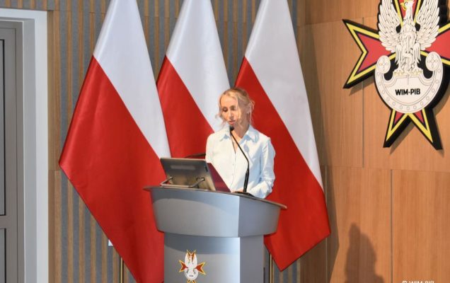 Małgorzata Złotkowska prowadzi konferencję robotyczną w Wojskowym Instytucie Medycznym