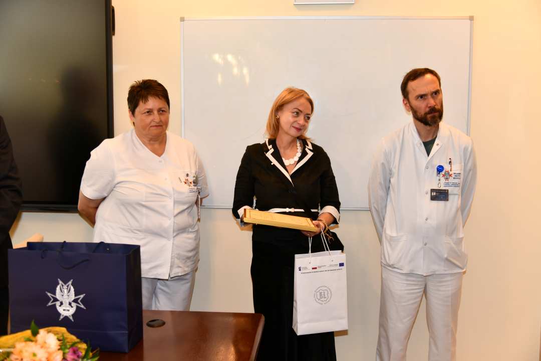 Od lewej w gabinecie Dyrektora WIM-PIB: Agnieszka Woźniak-Kosek , Monika Pintal -Ślimak, Komendant Adam Bachta.