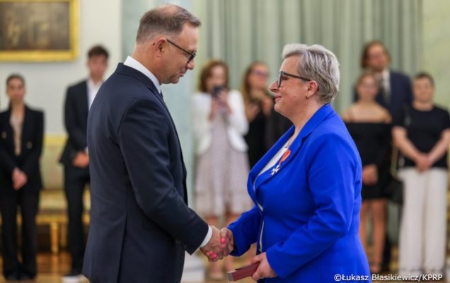 za wybitne zasługi w działalności na rzecz rozwoju medycyny i ochrony zdrowia KRZYŻEM KAWALERSKIM ORDERU ODRODZENIA POLSKI Lidia WOJDA