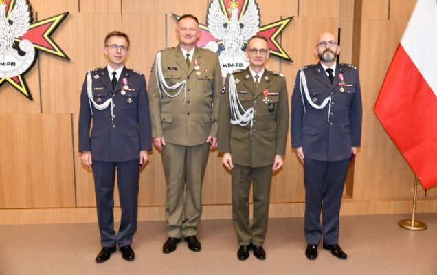 Uroczyste wręczenia medali z okazji Dnia Wojska Polskiego