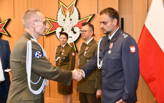 Uroczyste wręczenia medali z okazji Dnia Wojska Polskiego
