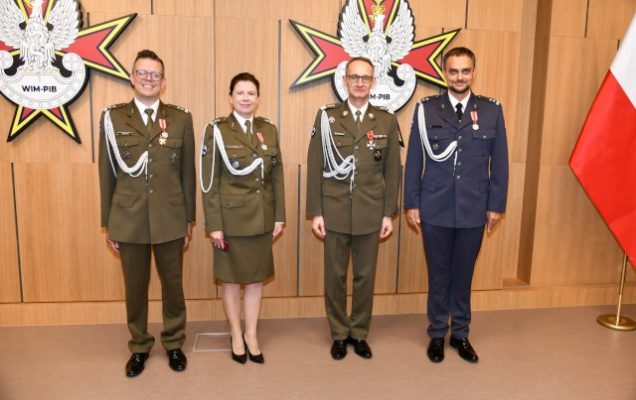 Uroczyste wręczenia medali z okazji Dnia Wojska Polskiego