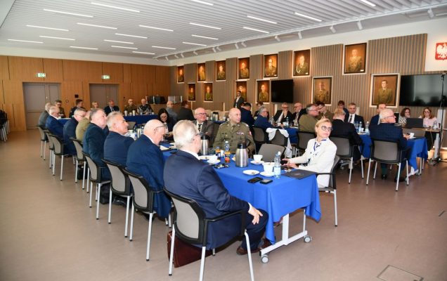 Aula WIM-PIB. Członkowie Rady Naukowej podczas spotkania.