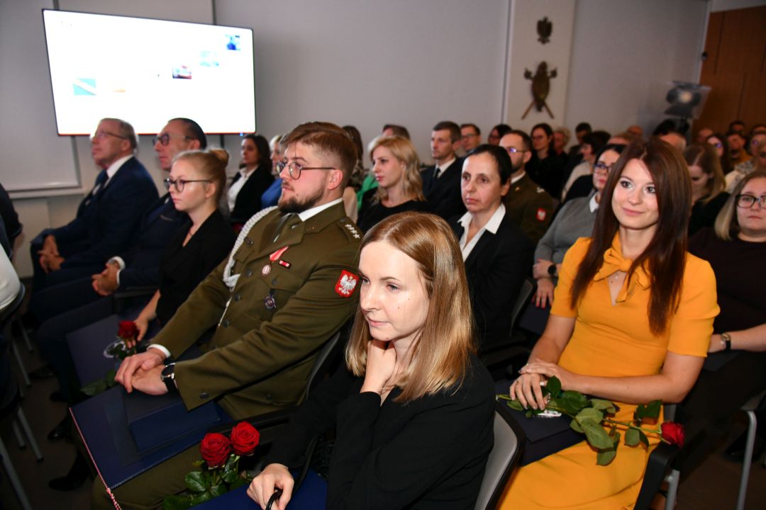 Pracownicy i goście WIM na auli podczas wykładu.