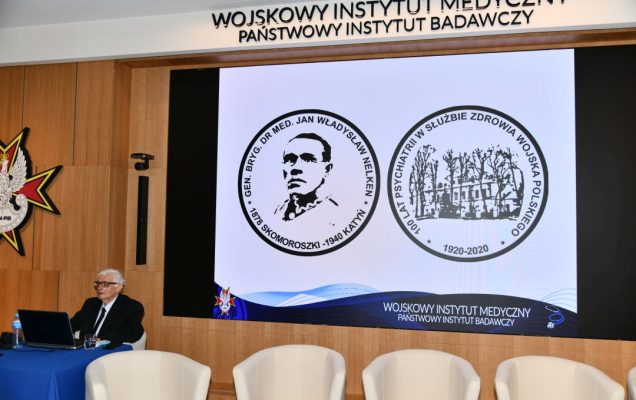 Ekran z wyświetlonym fragmentem prezentacji. Wyświetlony rewers i awers grafiki odznaki,