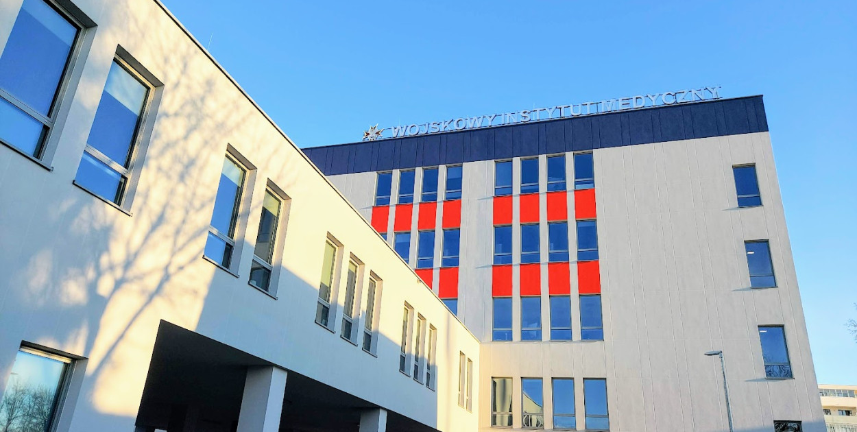 Budynek Wojskowego Instytutu Medycznego w Legionowie.