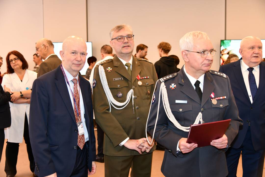 Składanie życzeń. Pracownicy WIM.