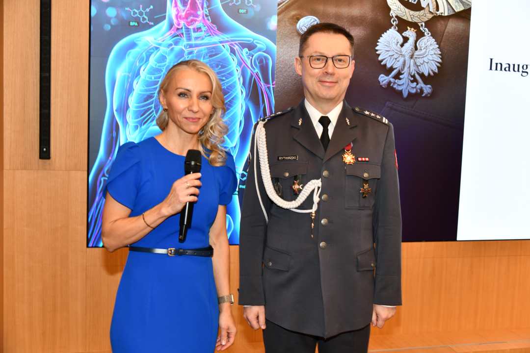 Małgorzata Złotkowska i Jarosław Rytwiński prowadzą uroczystość inauguracyjną,